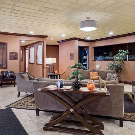 Quality Inn And Suites Fairgrounds - Syracuse Seneca Knolls Bagian luar foto