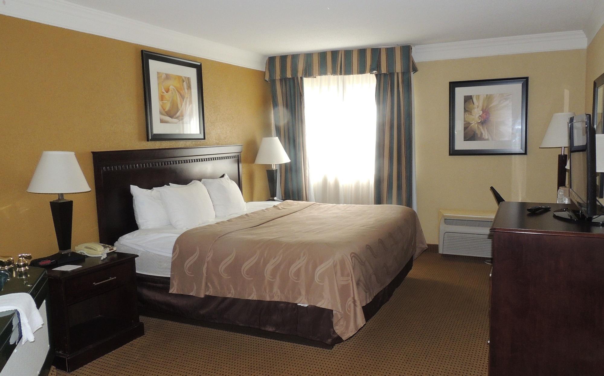 Quality Inn And Suites Fairgrounds - Syracuse Seneca Knolls Bagian luar foto