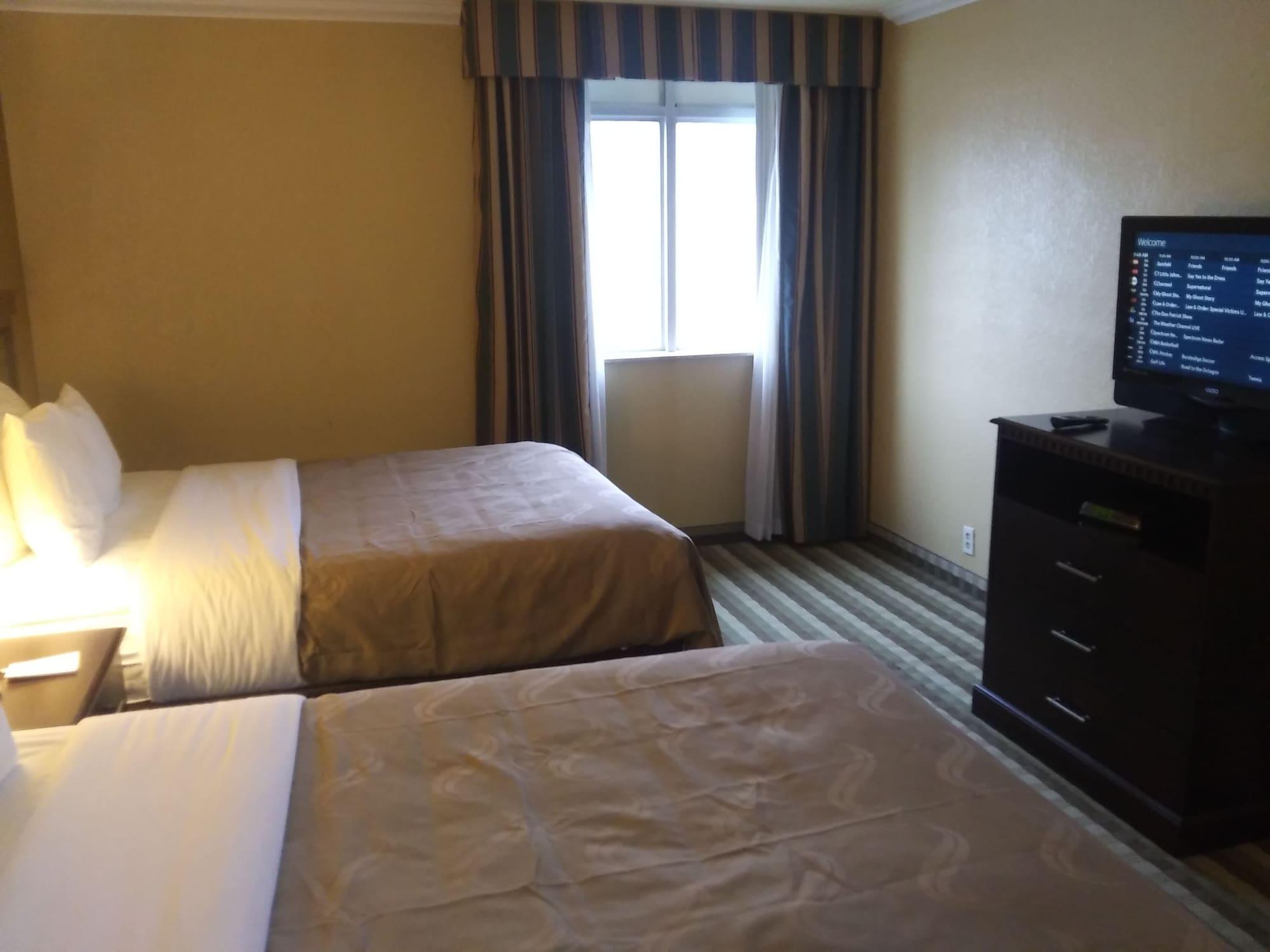 Quality Inn And Suites Fairgrounds - Syracuse Seneca Knolls Bagian luar foto