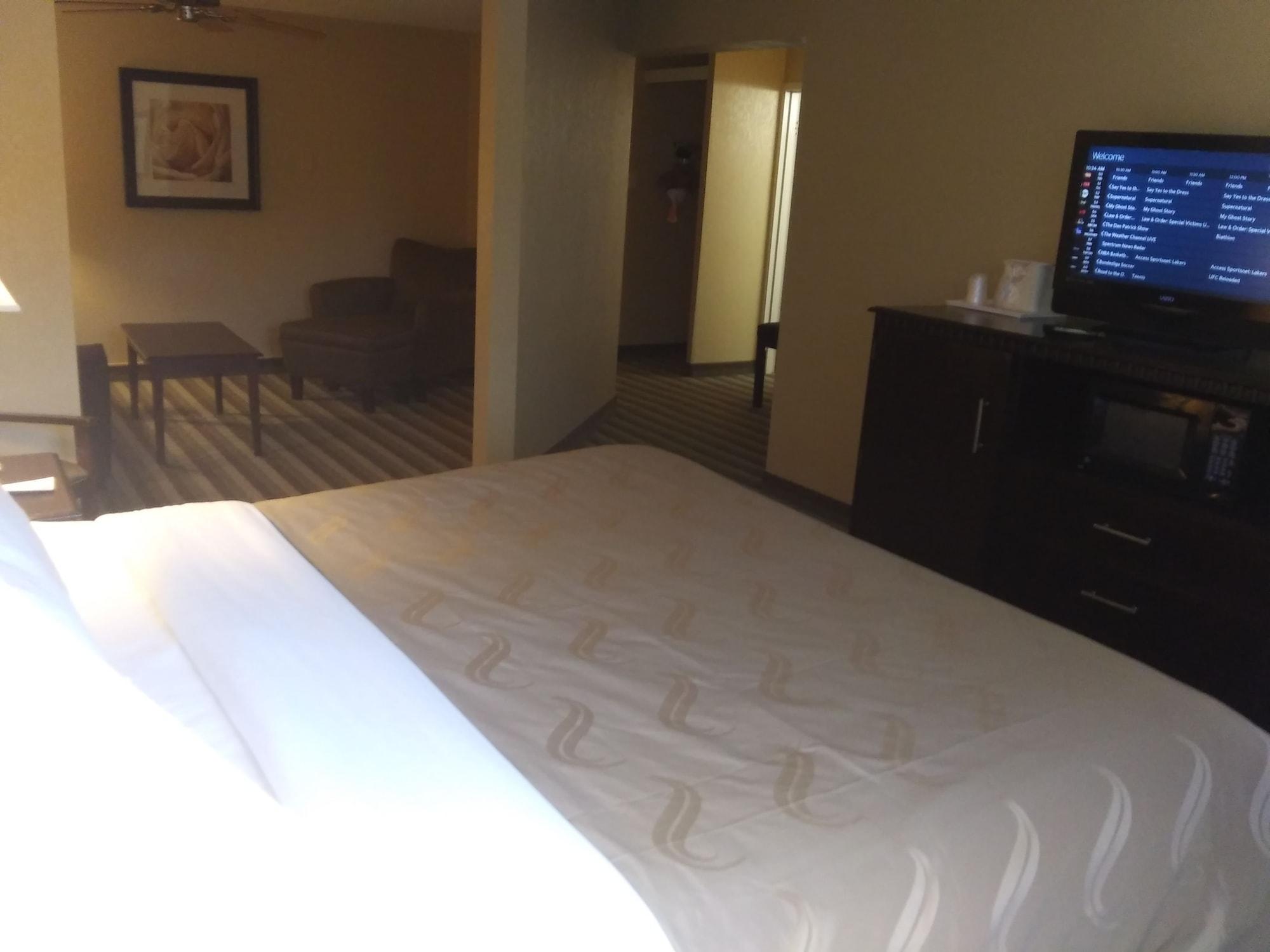 Quality Inn And Suites Fairgrounds - Syracuse Seneca Knolls Bagian luar foto