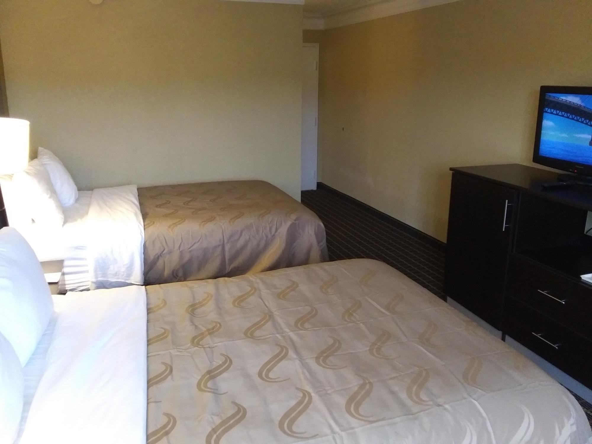 Quality Inn And Suites Fairgrounds - Syracuse Seneca Knolls Bagian luar foto