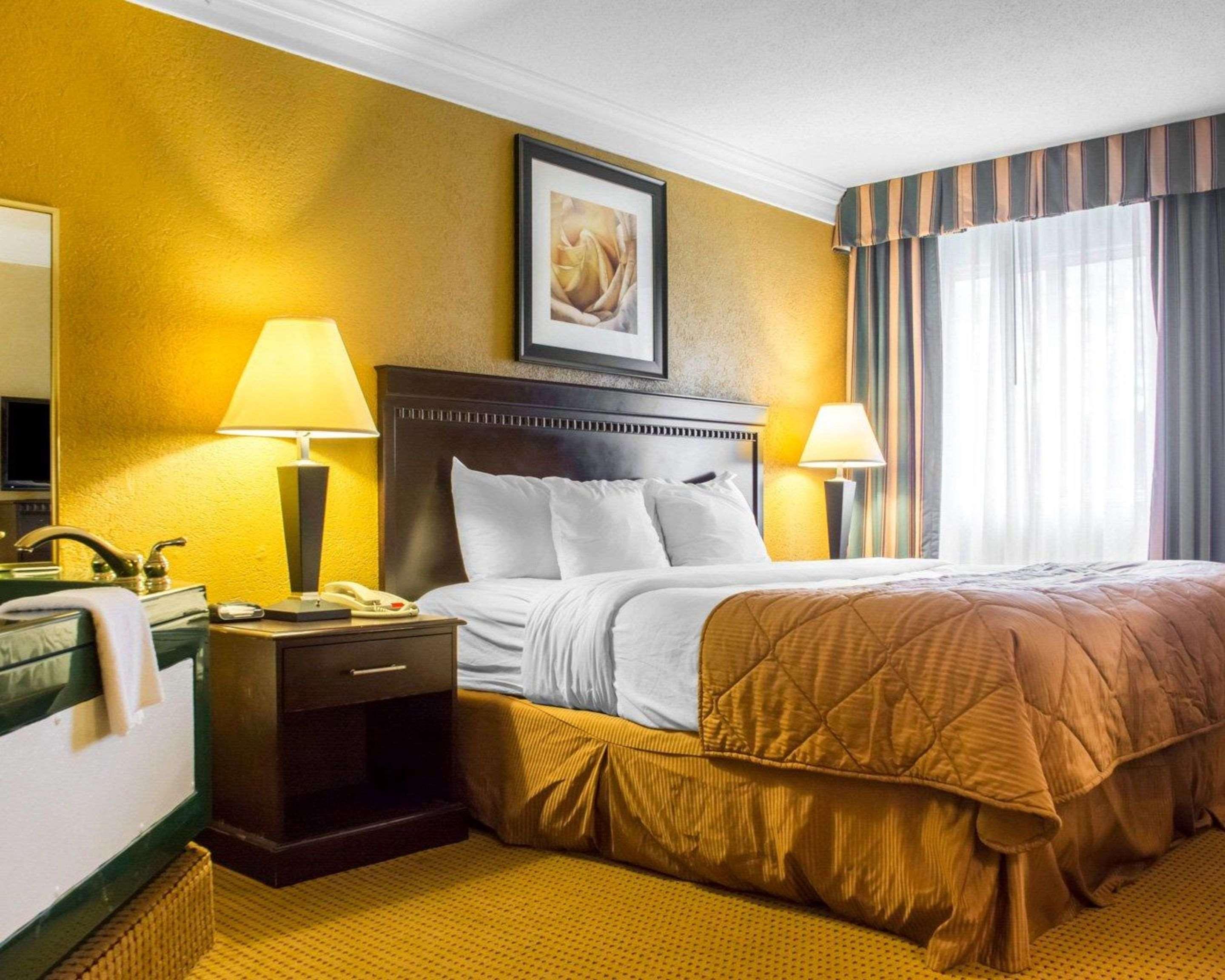 Quality Inn And Suites Fairgrounds - Syracuse Seneca Knolls Bagian luar foto