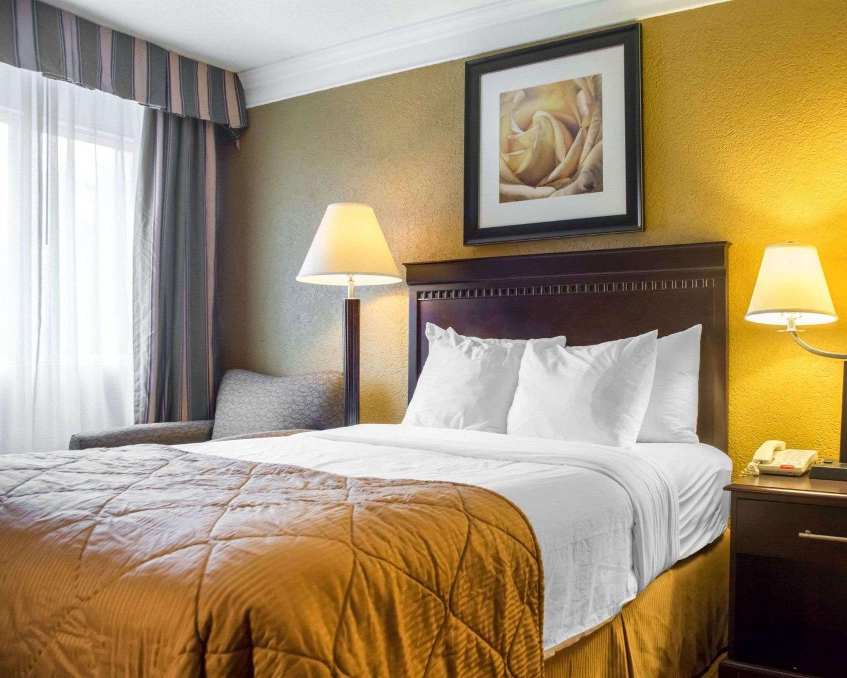 Quality Inn And Suites Fairgrounds - Syracuse Seneca Knolls Bagian luar foto
