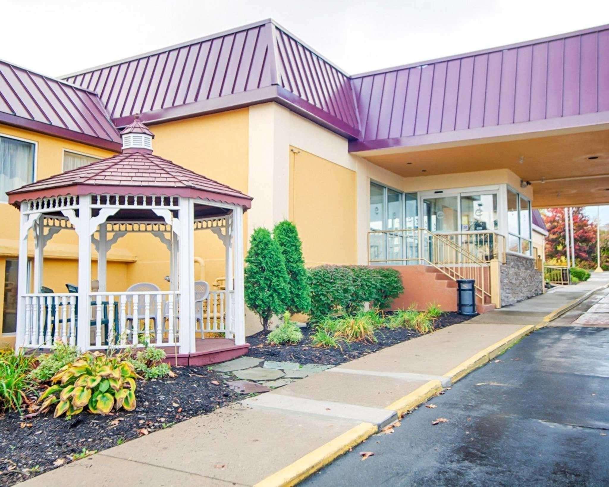 Quality Inn And Suites Fairgrounds - Syracuse Seneca Knolls Bagian luar foto