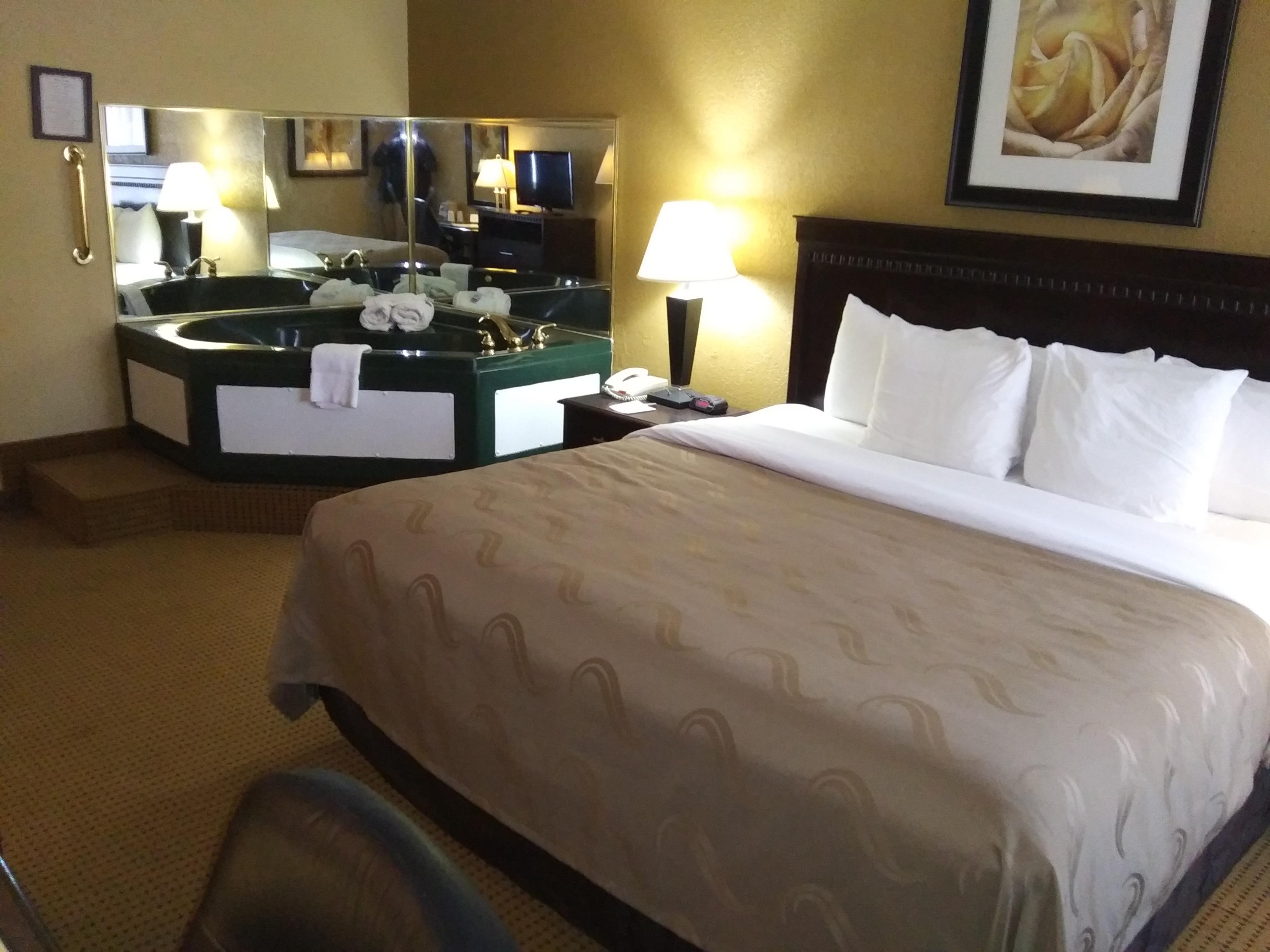 Quality Inn And Suites Fairgrounds - Syracuse Seneca Knolls Bagian luar foto