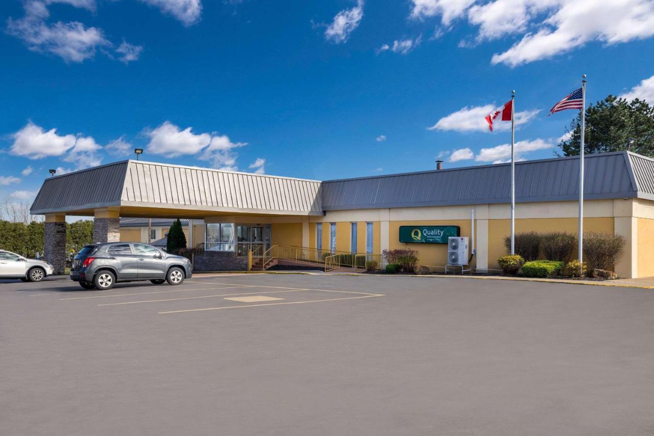 Quality Inn And Suites Fairgrounds - Syracuse Seneca Knolls Bagian luar foto