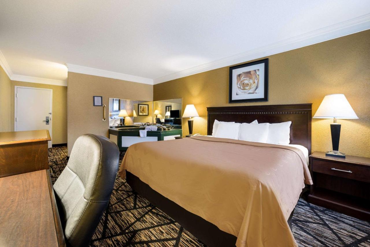 Quality Inn And Suites Fairgrounds - Syracuse Seneca Knolls Bagian luar foto