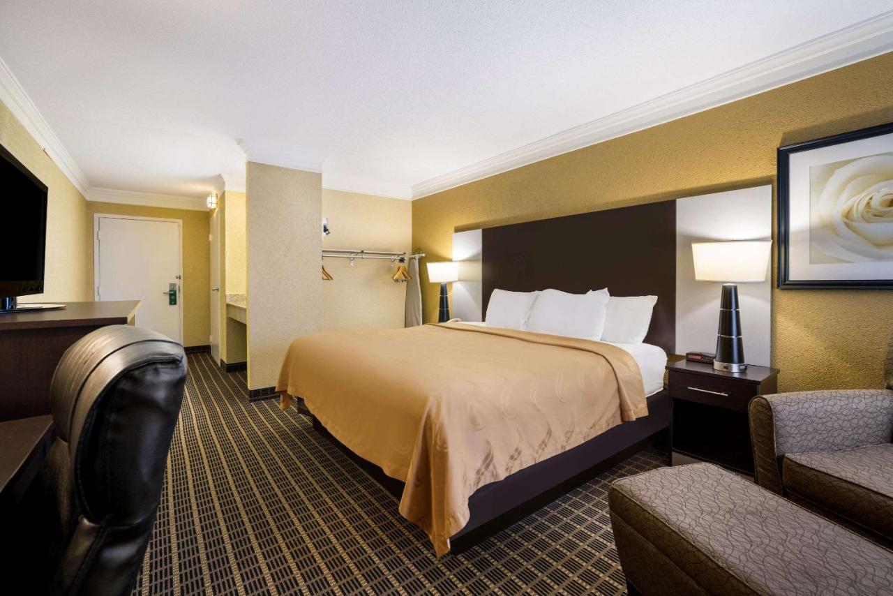 Quality Inn And Suites Fairgrounds - Syracuse Seneca Knolls Bagian luar foto