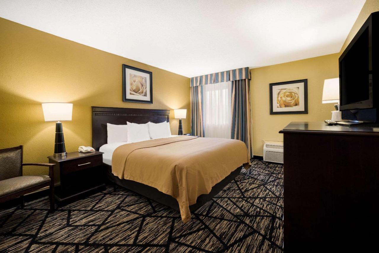 Quality Inn And Suites Fairgrounds - Syracuse Seneca Knolls Bagian luar foto