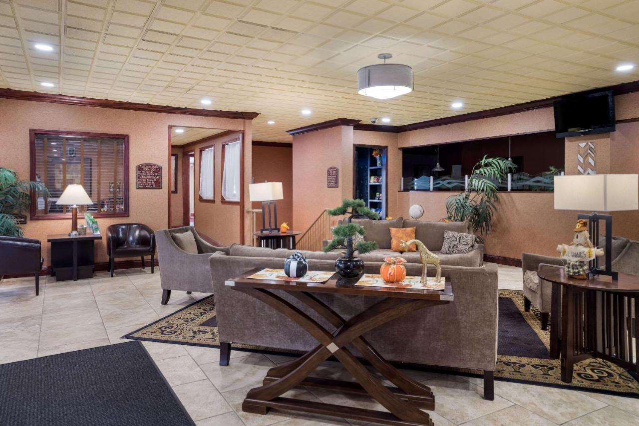 Quality Inn And Suites Fairgrounds - Syracuse Seneca Knolls Bagian luar foto