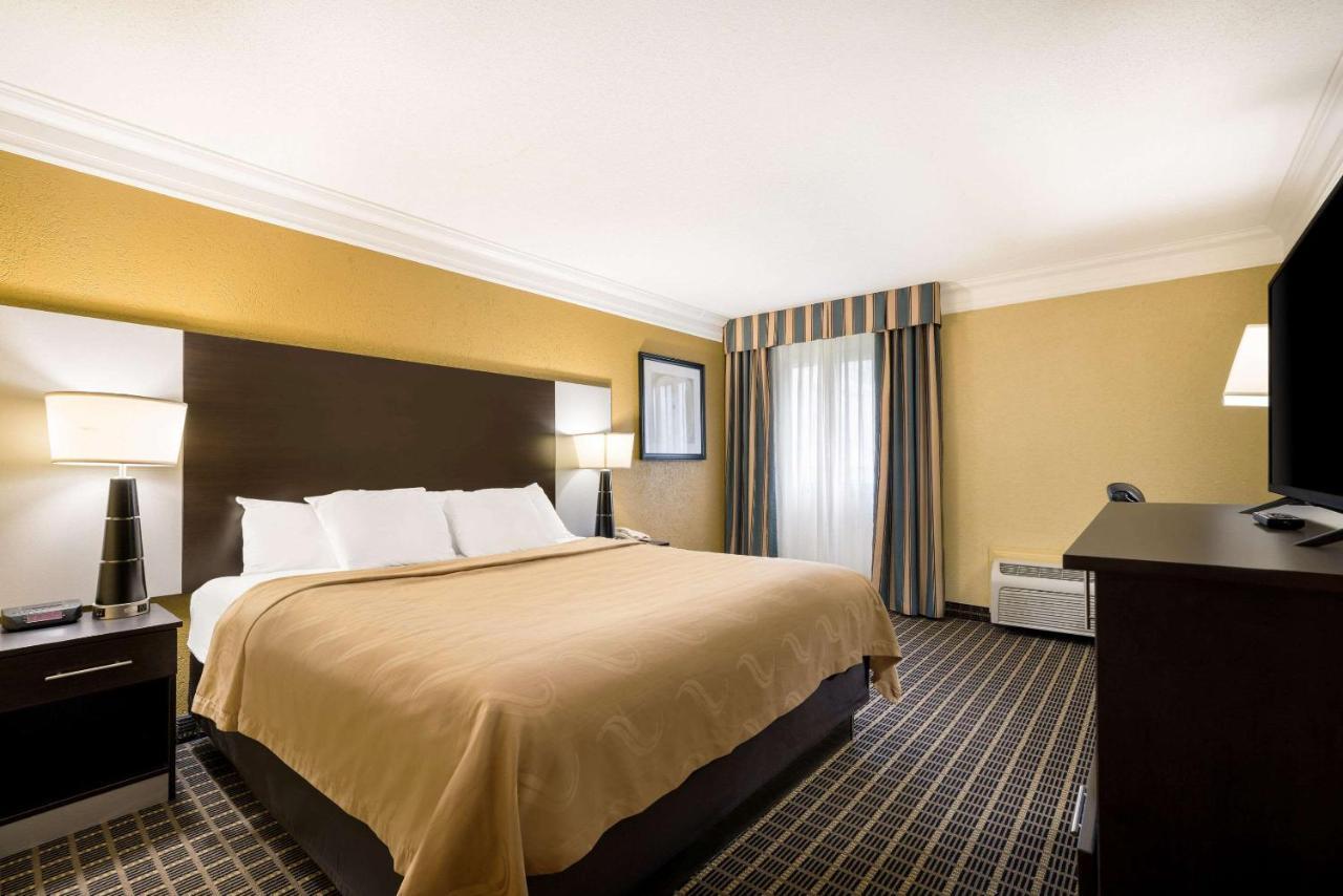 Quality Inn And Suites Fairgrounds - Syracuse Seneca Knolls Bagian luar foto