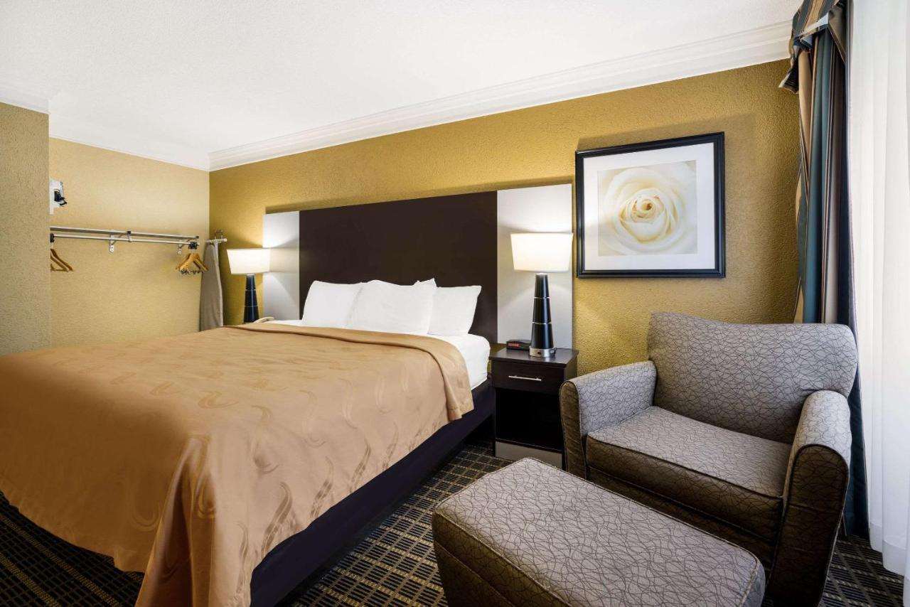 Quality Inn And Suites Fairgrounds - Syracuse Seneca Knolls Bagian luar foto