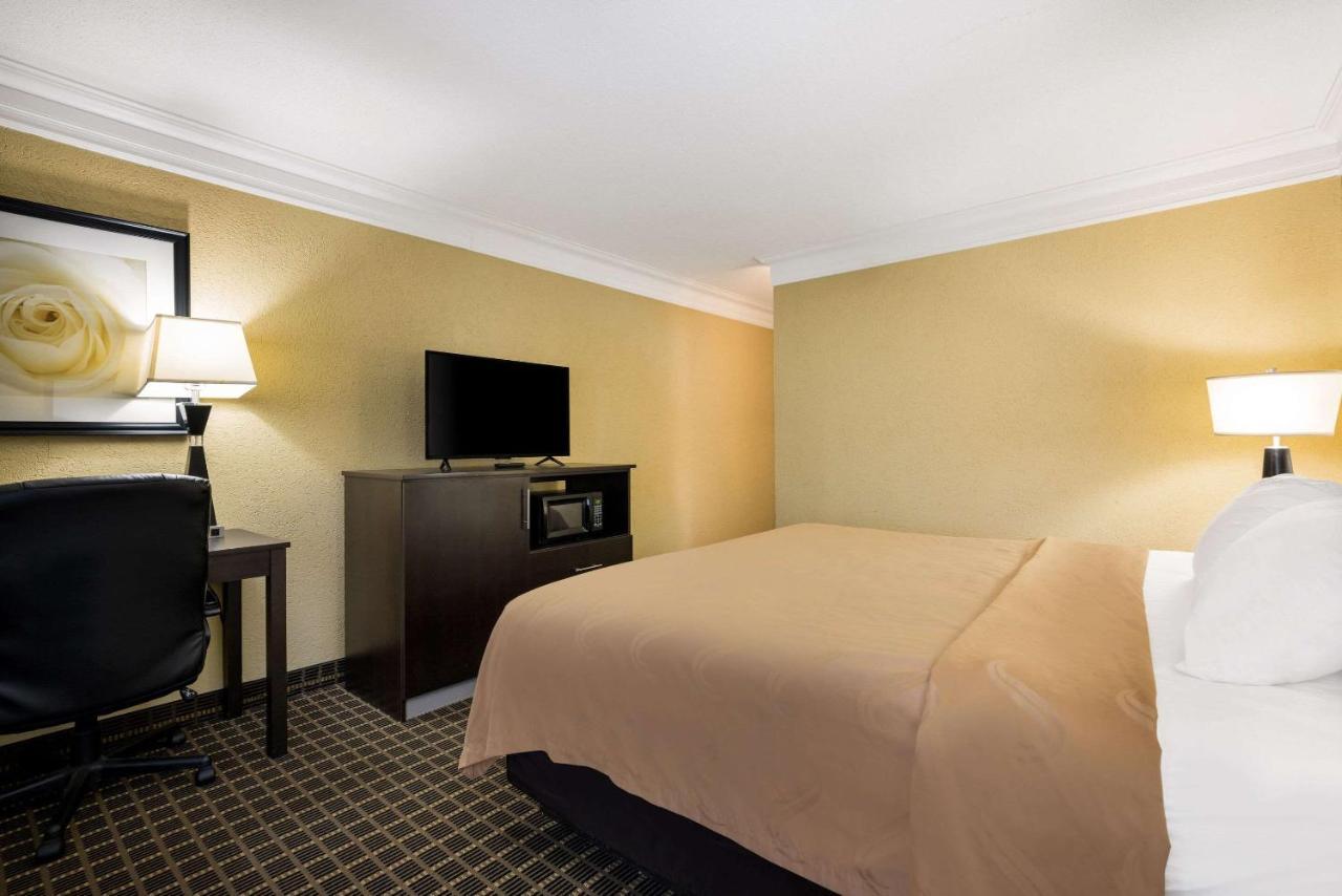 Quality Inn And Suites Fairgrounds - Syracuse Seneca Knolls Bagian luar foto