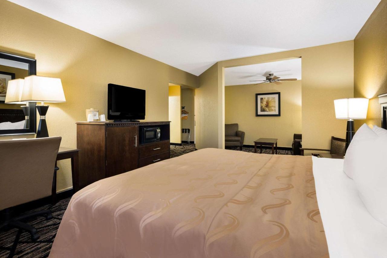 Quality Inn And Suites Fairgrounds - Syracuse Seneca Knolls Bagian luar foto