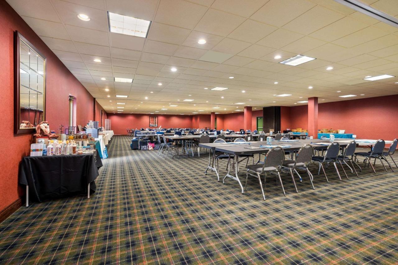 Quality Inn And Suites Fairgrounds - Syracuse Seneca Knolls Bagian luar foto
