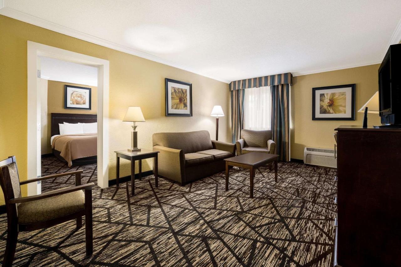 Quality Inn And Suites Fairgrounds - Syracuse Seneca Knolls Bagian luar foto