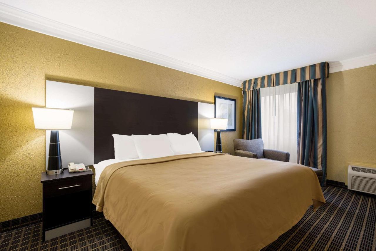 Quality Inn And Suites Fairgrounds - Syracuse Seneca Knolls Bagian luar foto