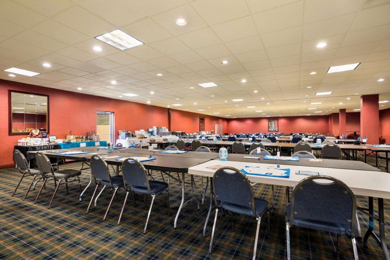 Quality Inn And Suites Fairgrounds - Syracuse Seneca Knolls Bagian luar foto